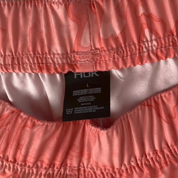 HUK Womens Ashley Performance Quick Dry Short - Picture 2 of 5